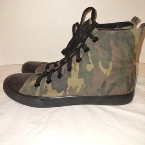 Camo hi top Lace-Up Sneakers by Mossimo Supply, Camo Size 10